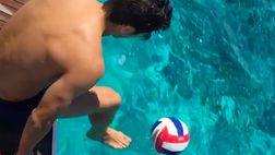 VIDEO / Jovetic in relax ma sempre col pallone: ecco i suoi palleggi a bordo barca