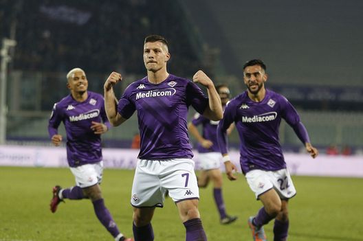 FLORENCE, ITALY - FEBRUARY 01: Luka Jovic of ACF Fiorentina celebrates after scoring a goal during the Coppa Italia Quarter Final matcy between Fiorentina and Torino at Stadio Artemio Franchi on February 1, 2023 in Florence, Italy. (Photo by Gabriele Maltinti/Getty Images) Jovic