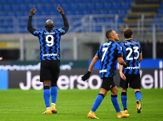 MILAN, ITALY - NOVEMBER 22: Romelu Lukaku of Inter Milan celebrates after scoring their sides second goal during the Serie A match between FC Internazionale and Torino FC at Stadio Giuseppe Meazza on November 22, 2020 in Milan, Italy. Sporting stadiums around Italy remain under strict restrictions due to the Coronavirus Pandemic as Government social distancing laws prohibit fans inside venues resulting in games being played behind closed doors. (Photo by Valerio Pennicino/Getty Images) MILAN, ITALY - NOVEMBER 22: Romelu Lukaku of Inter Milan celebrates after scoring their sides second goal during the Serie A match between FC Internazionale and Torino FC at Stadio Giuseppe Meazza on November 22, 2020 in Milan, Italy. Sporting stadiums around Italy remain under strict restrictions due to the Coronavirus Pandemic as Government social distancing laws prohibit fans inside venues resulting in games being played behind closed doors. (Photo by Valerio Pennicino/Getty Images)
