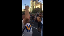 VIDEO Morte Maradona, migliaia in piazza a Buenos Aires: “Lo hanno ucciso”. Le immagini