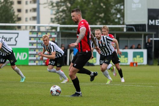 A Reykjavik il derby del ghiaccio: i “vichinghi” annientano i “salmoni”- immagine 2