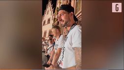 VIDEO / Una marea di tifosi lo omaggia: Trapp scoppia in lacrime