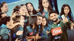 Il selfie di Insigne con le azzurre diventa virale