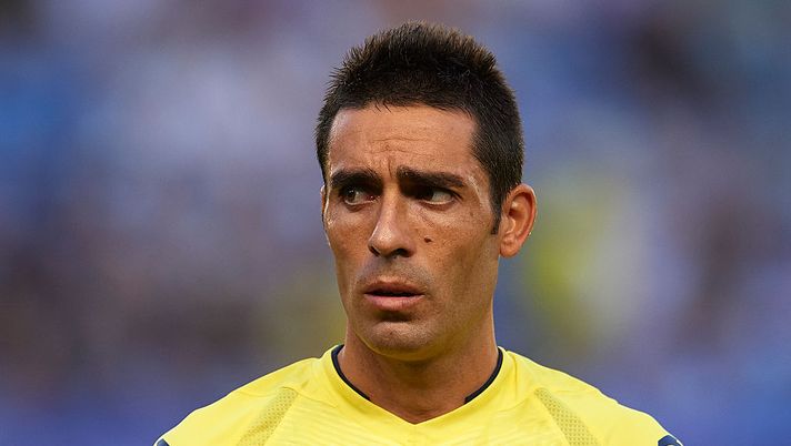 VILLARREAL, SPAIN - AUGUST 17: Bruno Soriano of Villarreal looks on prior to the UEFA Champions League play-off first leg match between Villarreal CF and AS Monaco at El Madrigal on August 17, 2016 in Villarreal, Spain. (Photo by Manuel Queimadelos Alonso/Getty Images) VILLARREAL, SPAIN - AUGUST 17: Bruno Soriano of Villarreal looks on prior to the UEFA Champions League play-off first leg match between Villarreal CF and AS Monaco at El Madrigal on August 17, 2016 in Villarreal, Spain. (Photo by Manuel Queimadelos Alonso/Getty Images)
