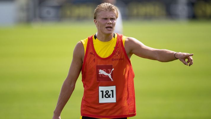 DORTMUND, GERMANY - AUGUST 03: Erling Haaland gestures during the first training session of Borussia Dortmund after the summer break on August 03, 2020 in Dortmund, Germany. (Photo by Lars Baron/Getty Images) DORTMUND, GERMANY - AUGUST 03: Erling Haaland gestures during the first training session of Borussia Dortmund after the summer break on August 03, 2020 in Dortmund, Germany. (Photo by Lars Baron/Getty Images)