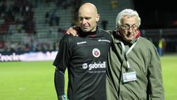 Cittadella, il lungo abbraccio a Pierobon: la squadra gli dedica la salvezza