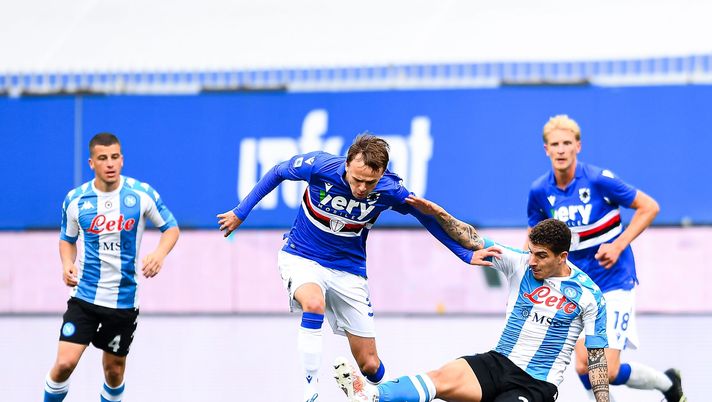 GENOA, ITALY - APRIL 11: Mikkel Damsgaard of Sampdoria (2ndL) and Giovanni Di Lorenzo of Napoli vie for the ball during the Serie A match between UC Sampdoria and Ssc Napoli at Stadio Luigi Ferraris on April 11, 2021 in Genoa, Italy. (Photo by Getty Images) 
