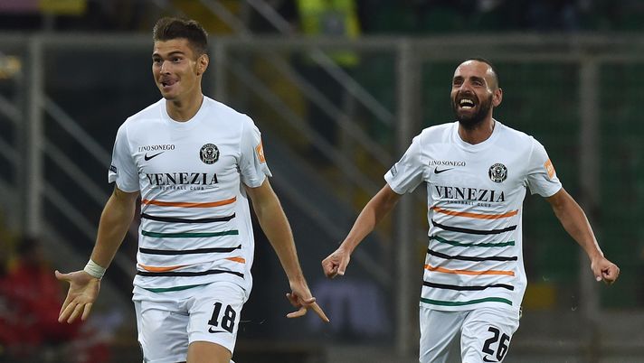 PALERMO, ITALY - OCTOBER 26:  Jacopo Segre of Venezia celebrates after scoring the opening goal during the Serie B match between US Citta' di Palermo and Venezia FC at Stadio Renzo Barbera on October 26, 2018 in Palermo, Italy.  (Photo by Tullio M. Puglia/Getty Images) 