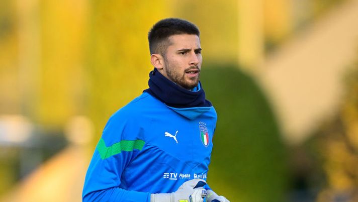 FLORENCE, ITALY - NOVEMBER 14: Guglielmo Vicario of Italy looks on during the training session at Centro Tecnico Federale di Coverciano on November 14, 2022 in Florence, Italy. (Photo by Mattia Ozbot/Getty Images) Gazzetta: “Vicario, la Juve spinge: la strategia ‘alla Gatti’, i costi e con Szczesny…” - immagine 1