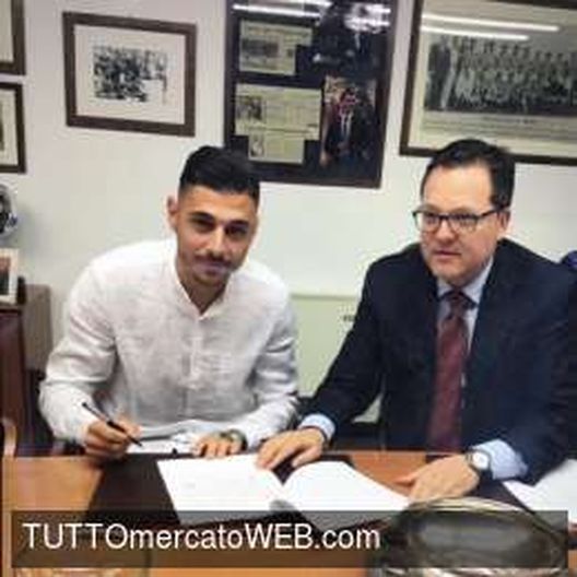 Giuseppe Pezzella firma con l'Udinese. Foto: Tuttomercatoweb Giuseppe Pezzella firma con l'Udinese. Foto: Tuttomercatoweb