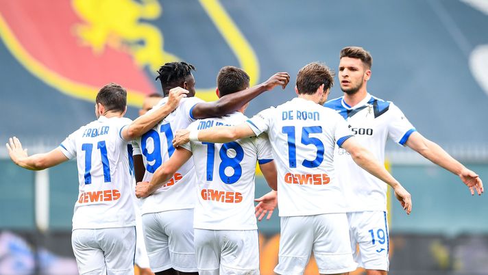 GENOA, ITALY - MAY 15: Ruslan Malinovskyj of Atalanta (C) celebrates with his team-mates after scoring a goal during the Serie A match between Genoa CFC and Atalanta Bergamasca Calcio at Stadio Luigi Ferraris on May 15, 2021 in Genoa, Italy. (Photo by Getty Images) GENOA, ITALY - MAY 15: Ruslan Malinovskyj of Atalanta (C) celebrates with his team-mates after scoring a goal during the Serie A match between Genoa CFC and Atalanta Bergamasca Calcio at Stadio Luigi Ferraris on May 15, 2021 in Genoa, Italy. (Photo by Getty Images)