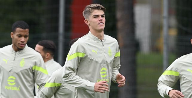 Charles De Ketelaere (attaccante AC Milan), qui durante una seduta di allenamento a Milanello | Milan News (Getty Images)