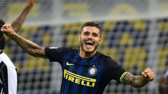 MILAN, ITALY - SEPTEMBER 18: Mauro Icardi of FC Internazionale celebrates the victory at the end of the Serie A match between FC Internazionale and Juventus FC at Stadio Giuseppe Meazza on September 18, 2016 in Milan, Italy. (Photo by Pier Marco Tacca - Inter/Inter via Getty Images) VOTI UFFICIALI 4a giornata – Icardi da urlo, Borriello show! Flop Pavoletti - immagine 1