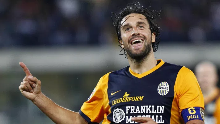 Foto LaPresse - Spada
15 Settembre 2014 Verona  (Italia)
Sport Calcio
Hellas Verona - Palermo 
Campionato di Calcio Serie A TIM 2014 2015 - Stadio &quot; Bentegodi  &quot;
Nella foto: esultanza dopo il gol  toni 1-1 

Photo LaPresse - Spada
15 September 2014 Verona ( Italy)
Sport Soccer
Hellas Verona - Palermo 
Italian Football Championship League A TIM 2014 2015 - &quot;  Bentegodi &quot; Stadium 
In the pic: celebrates after scoring toni 1-1