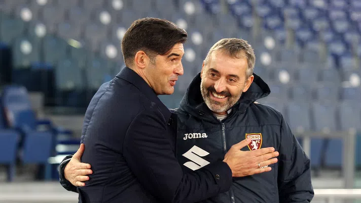 ROME, ITALY - DECEMBER 17: Paulo Fonseca (l), head coach of Roma interacts with Marco Giampaolo, head coach of Torino during the Serie A match between AS Roma and Torino FC at Stadio Olimpico on December 17, 2020 in Rome, Italy. The match will be played without fans, behind closed doors as a Covid-19 precaution.  (Photo by Paolo Bruno/Getty Images)