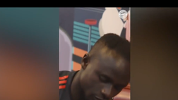 VIDEO / Bayern Monaco, Muller insegna a Manè come giocare a carte