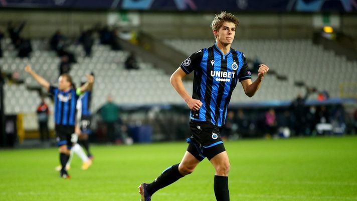 BRUGGE, BELGIUM - DECEMBER 02: Charles De Ketelaere of Club Brugge celebrates after scoring their sides first goal during the UEFA Champions League Group F stage match between Club Brugge KV and Zenit St. Petersburg at Jan Breydel Stadium on December 02, 2020 in Brugge, Belgium. Sporting stadiums around Belgium remain under strict restrictions due to the Coronavirus Pandemic as Government social distancing laws prohibit fans inside venues resulting in games being played behind closed doors. (Photo by Dean Mouhtaropoulos/Getty Images) De Ketelaere e Lukaku fanno 90? 7 Nani, Fortin con il 14, e 44 Gatti: quando i calciatori…danno i numeri- immagine 2