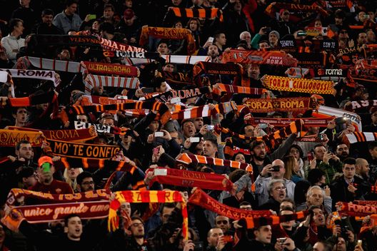  ROME, ITALY - MARCH 16: AS Roma fans support their team before the UEFA Europa League Round of 16 second leg match between AS Roma and Olympique Lyonnais at Stadio Olimpico on March 16, 2017 in Rome, Italy. (Photo by Paolo Bruno/Getty Images ) 