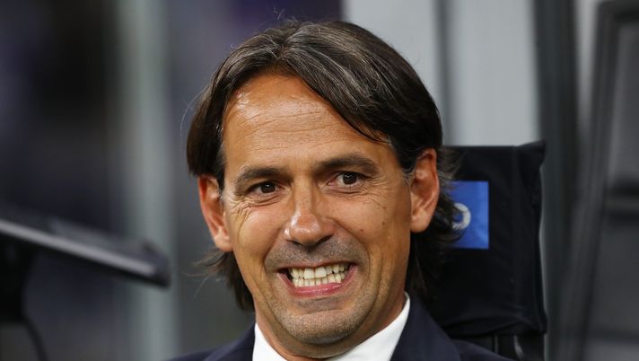 MILAN, ITALY - AUGUST 30: Simone Inzaghi, Head Coach of FC Internazionale looks on prior to the Serie A match between FC Internazionale and US Cremonese at Stadio Giuseppe Meazza on August 30, 2022 in Milan, Italy. (Photo by Marco Luzzani/Getty Images) Inter, troppi gol: ma anche Conte cominciò così. Inzaghi trovi la soluzione - immagine 1
