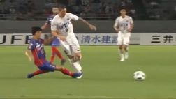 Torres subisce un fallo killer, ma viene ammonito lui