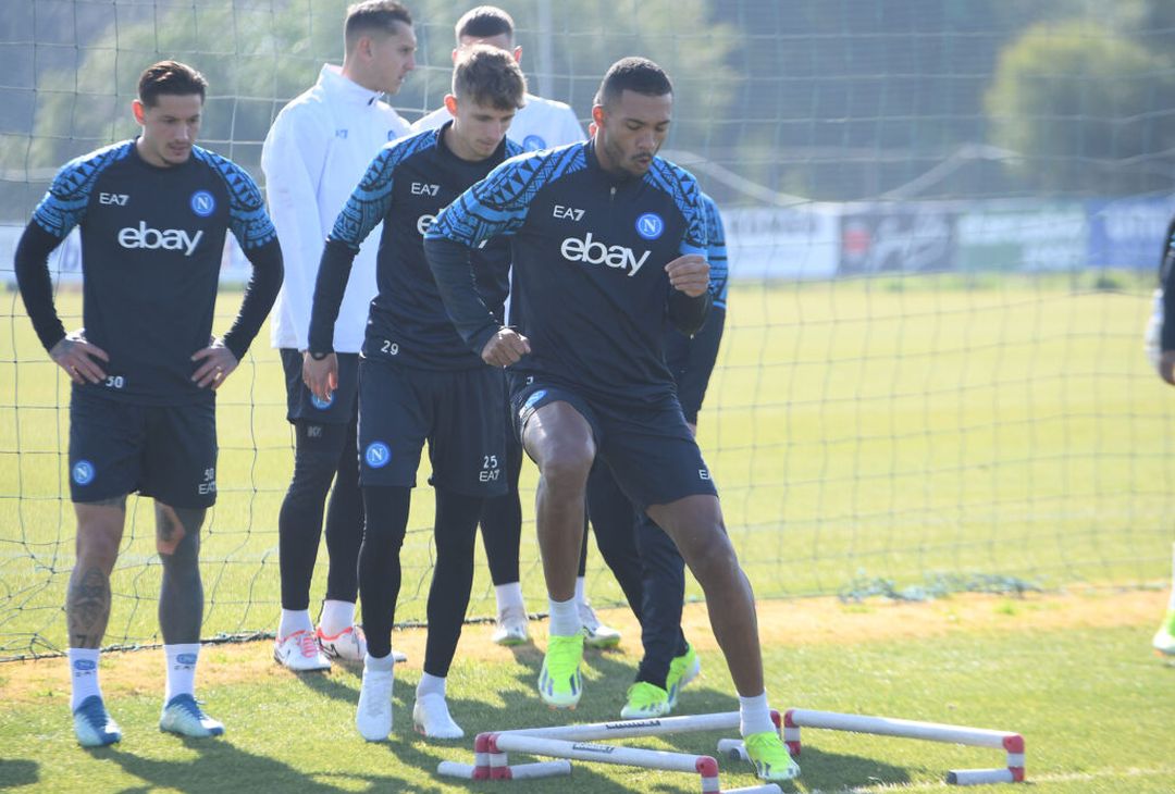 GALLERY Il Napoli si allena, gli azzurri pronti alla sfida col Genoa: le foto - immagine 3