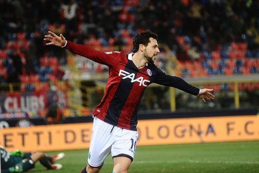 BOLOGNA, ITALY - FEBRUARY 24: Mattia Destro of Bologna FC celebrates after passing the assist of the second goal of his team during the serie A match between Bologna FC v Genoa CFC at Stadio Renato Dall'Ara on February 24, 2018 in Bologna, Italy. (Photo by Mario Carlini / Iguana Press/Getty Images) BOLOGNA, ITALY - FEBRUARY 24: Mattia Destro of Bologna FC celebrates after passing the assist of the second goal of his team during the serie A match between Bologna FC v Genoa CFC at Stadio Renato Dall'Ara on February 24, 2018 in Bologna, Italy. (Photo by Mario Carlini / Iguana Press/Getty Images)