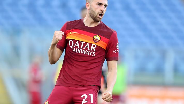 ROME, ITALY - MAY 09: Borja Mayoral of A.S Roma celebrates after scoring their side's first goal during the Serie A match between AS Roma and FC Crotone at Stadio Olimpico on May 09, 2021 in Rome, Italy. Sporting stadiums around Italy remain under strict restrictions due to the Coronavirus Pandemic as Government social distancing laws prohibit fans inside venues resulting in games being played behind closed doors. (Photo by Paolo Bruno/Getty Images) ROME, ITALY - MAY 09: Borja Mayoral of A.S Roma celebrates after scoring their side's first goal during the Serie A match between AS Roma and FC Crotone at Stadio Olimpico on May 09, 2021 in Rome, Italy. Sporting stadiums around Italy remain under strict restrictions due to the Coronavirus Pandemic as Government social distancing laws prohibit fans inside venues resulting in games being played behind closed doors. (Photo by Paolo Bruno/Getty Images)