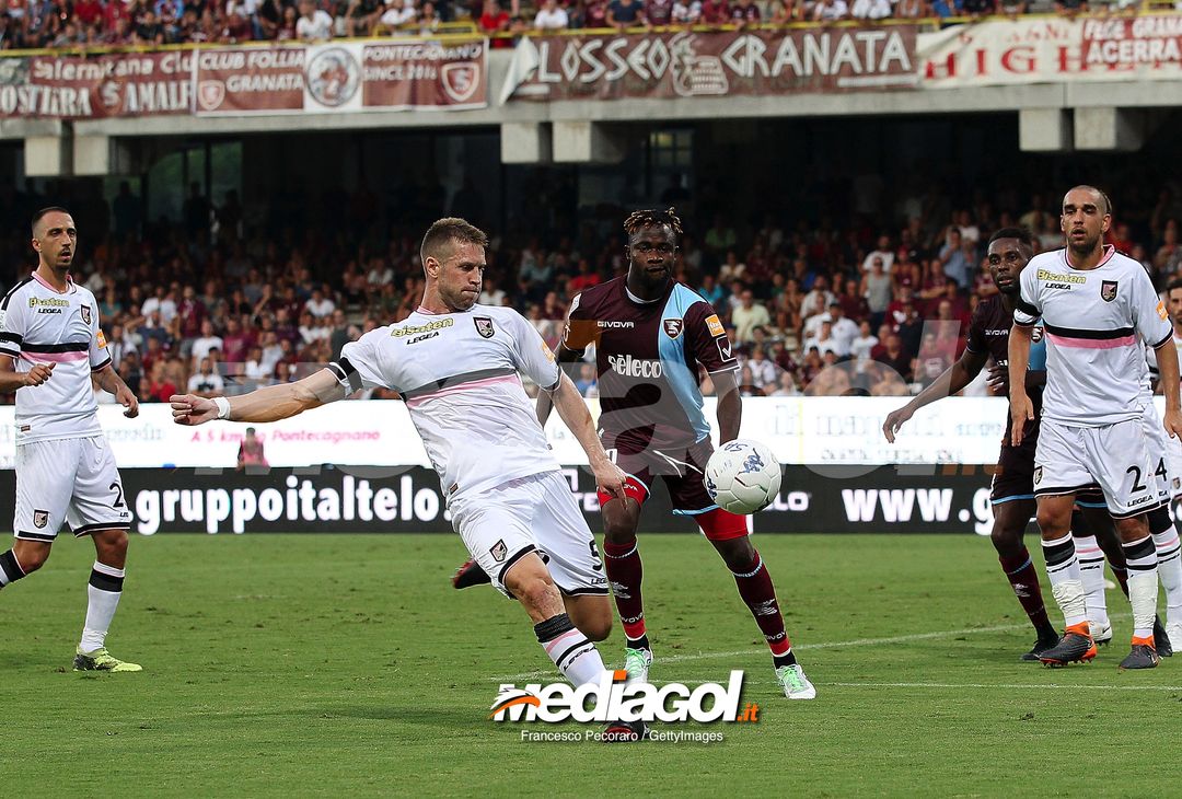  SALERNO, ITALY - AUGUST 25: Slobodoan Rajkovic of US Citta di Palermo in action during the Serie B match between US Salernitana and US Citta di Palermo on August 25, 2018 in Salerno, Italy.  (Photo by Francesco Pecoraro/Getty Images) 