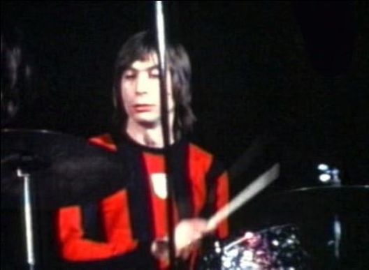 Watts era anche simpatizzante del Milan, come testimonia la maglia rossonera indossata al Palalido nel 1970 Watts era anche simpatizzante del Milan, come testimonia la maglia rossonera indossata al Palalido nel 1970