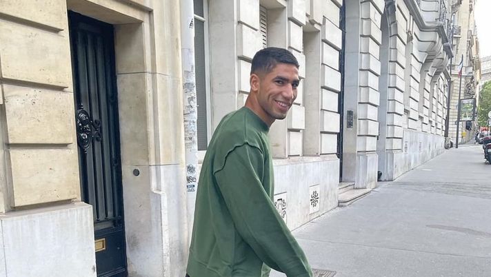 Hakimi, look discutibile e abiti troppo lunghi. E Barella commenta così 