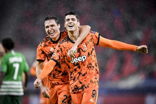  BUDAPEST, HUNGARY - NOVEMBER 04: Alvaro Morata of Juventus celebrates after scoring his team's second goal with teammate Federico Chiesa during the UEFA Champions League Group G stage match between Ferencvaros Budapest and Juventus at Groupama Arena on November 04, 2020 in Budapest, Hungary. (Photo by Daniele Badolato - Juventus FC/Juventus FC via Getty Images ) 