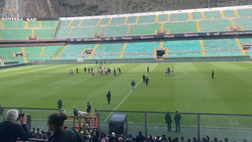 VIDEO Palermo, termina il test famiglia: la squadra saluta i tifosi e lascia il campo
