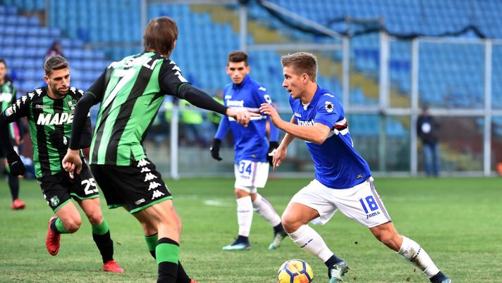GENOA, ITALY - DECEMBER 17:  Dennis Praet (Sampdoria) in action during the Serie A match between UC Sampdoria and US Sassuolo at Stadio Luigi Ferraris on December 17, 2017 in Genoa, Italy.  (Photo by Paolo Rattini/Getty Images) 