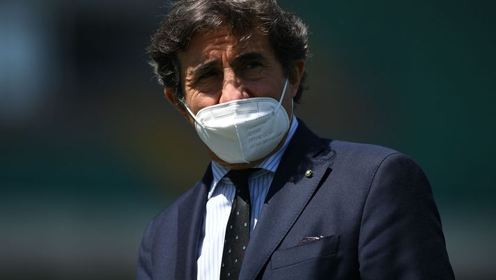 VERONA, ITALY - MAY 09: Torino FC President Urbano Cairo looks on during the Serie A match between Hellas Verona FC and Torino FC at Stadio Marcantonio Bentegodi on May 09, 2021 in Verona, Italy. Sporting stadiums around Italy remain under strict restrictions due to the Coronavirus Pandemic as Government social distancing laws prohibit fans inside venues resulting in games being played behind closed doors. (Photo by Alessandro Sabattini/Getty Images) VERONA, ITALY - MAY 09: Torino FC President Urbano Cairo looks on during the Serie A match between Hellas Verona FC and Torino FC at Stadio Marcantonio Bentegodi on May 09, 2021 in Verona, Italy. Sporting stadiums around Italy remain under strict restrictions due to the Coronavirus Pandemic as Government social distancing laws prohibit fans inside venues resulting in games being played behind closed doors. (Photo by Alessandro Sabattini/Getty Images)