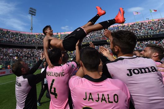 PALERMO, ITALY - MAY 24: Paulo Dybala of Palermo is celebrated by team mates after the Serie A match between US Citta di Palermo and ACF Fiorentina at Stadio Renzo Barbera on May 24, 2015 in Palermo, Italy. (Photo by Tullio M. Puglia/Getty Images) Sabatini
