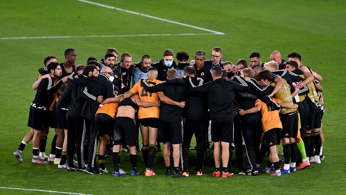 WOLVERHAMPTON, ENGLAND - AUGUST 06: Wolves players gather to celebrate victory on the pitch after full-time during the UEFA Europa League round of 16 second leg match between Wolverhampton Wanderers and Olympiacos FC at Molineux on August 06, 2020 in Wolverhampton, England. (Photo by Laurence Griffiths/Getty Images) Fulham