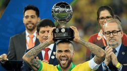 Mercato, Dani Alves accostato al City di Guardiola. Il tecnico: “Abbiamo già due terzini”