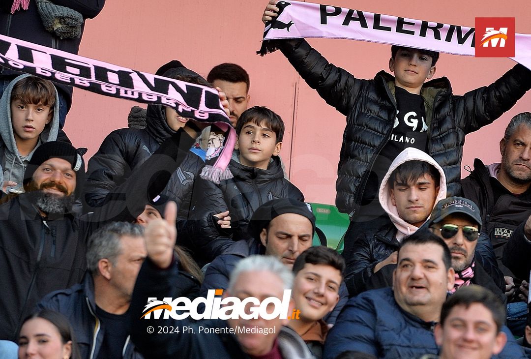 FOTOTIFO Palermo-Como 3-0, gli scatti ai tifosi al “Renzo Barbera” (GALLERY) - immagine 18