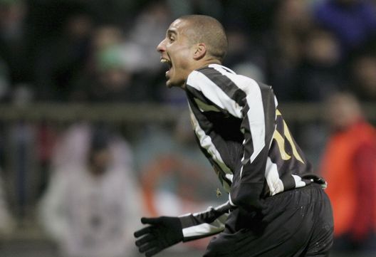 BREMEN, GERMANY - FEBRUARY 22:  David Trezeguet of Juventus celebrates scoring the 2nd goal during the UEFA Champions League round sixteen first leg match between Werder Bremen and Juventus at the Weser Stadium on February 22, 2006 in Bremen, Germany.  (Photo by Martin Rose/Bongarts/Getty Images) 