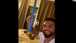 VIDEO Italia, Insigne gioca con il “bastone” di Matano: la reazione di Immobile