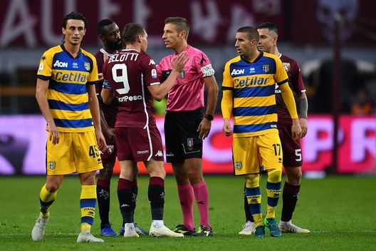 TURIN, ITALY - NOVEMBER 10: Andrea Belotti (C) of Torino FC discutes with referee Davide Massa during the Serie A match between Torino FC and Parma Calcio at Stadio Olimpico di Torino on November 10, 2018 in Turin, Italy. (Photo by Valerio Pennicino/Getty Images) TURIN, ITALY - NOVEMBER 10: Andrea Belotti (C) of Torino FC discutes with referee Davide Massa during the Serie A match between Torino FC and Parma Calcio at Stadio Olimpico di Torino on November 10, 2018 in Turin, Italy. (Photo by Valerio Pennicino/Getty Images)