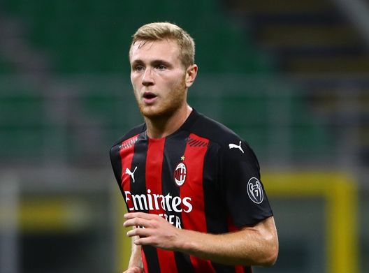 Tommaso Pobega in una delle sue rare apparizioni con la maglia rossonera della prima squadra. Tommaso Pobega in una delle sue rare apparizioni con la maglia rossonera della prima squadra.