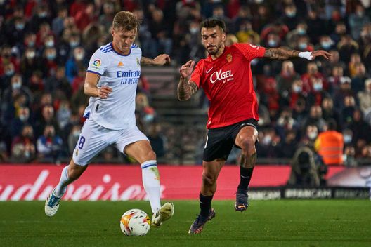 (Photo by Rafa Babot/Getty Images) Benzema, fiato sospeso Clasico: ma Kroos “Sarà una sfida speciale e divertente”- immagine 2