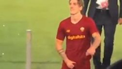Zaniolo insultato dai tifosi della Lazio: reagisce con un gestaccio [VIDEO]