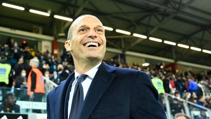 Juventus' Italian head coach Massimiliano Allegri smiles before the Italian Serie A football match between Cagliari and Juventus at the Unipol Domus stadium in Cagliari on April 9, 2022. - UNIPOL DOMUS (Photo by Alberto PIZZOLI / AFP) (Photo by ALBERTO PIZZOLI/AFP via Getty Images) Allegri: “Vlahovic, quando la crescita sarà totale! Dybala darà ancora molto: si sta rivelando…” - immagine 1