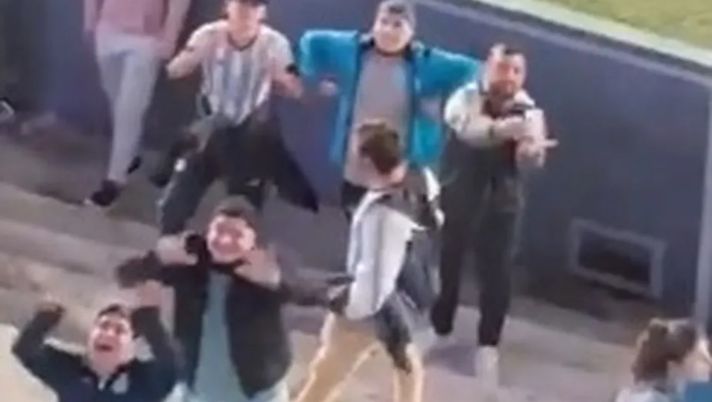 Razzismo in Libertadores, tifoso del Racing fa gesto della scimmia a quelli del Flamengo - immagine 1