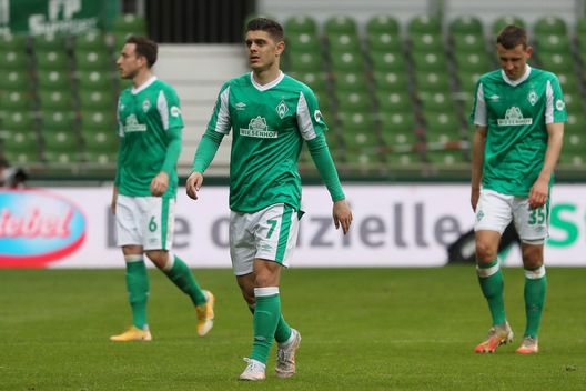 BREMEN, GERMANY - MAY 22: Milot Rashica, Kevin Moehwald and Maximilian Eggestein of Werder Bremen reacts on the full time whistle following the Bundesliga match between SV Werder Bremen and Borussia Moenchengladbach at Wohninvest Weserstadion on May 22, 2021 in Bremen, Germany. Sporting stadiums around Germany remain under strict restrictions due to the Coronavirus Pandemic as Government social distancing laws prohibit fans inside venues resulting in games being played behind closed doors. (Photo by Focke Strangmann - Pool/Getty Images) BREMEN, GERMANY - MAY 22: Milot Rashica, Kevin Moehwald and Maximilian Eggestein of Werder Bremen reacts on the full time whistle following the Bundesliga match between SV Werder Bremen and Borussia Moenchengladbach at Wohninvest Weserstadion on May 22, 2021 in Bremen, Germany. Sporting stadiums around Germany remain under strict restrictions due to the Coronavirus Pandemic as Government social distancing laws prohibit fans inside venues resulting in games being played behind closed doors. (Photo by Focke Strangmann - Pool/Getty Images)