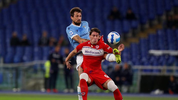 Acerbi e Vlahovic in Lazio-Fiorentina