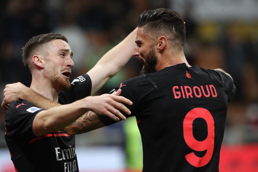 Saelemaekers e Giroud dopo il gol segnato. Saelemaekers e Giroud dopo il gol segnato.