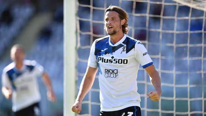 TURIN, ITALY - SEPTEMBER 26:  Hans Hateboer of  Atalanta BC celebrates a goal during the Serie A match between Torino FC and Atalanta BC at Stadio Olimpico di Torino on September 26, 2020 in Turin, Italy.  (Photo by Valerio Pennicino/Getty Images) 